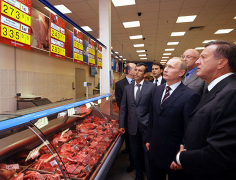 Владимир Путин проверил цены в «Перекрёстке». Фото с официального сайта Председателя Правительства РФ В.В.Путина premier.gov.ru